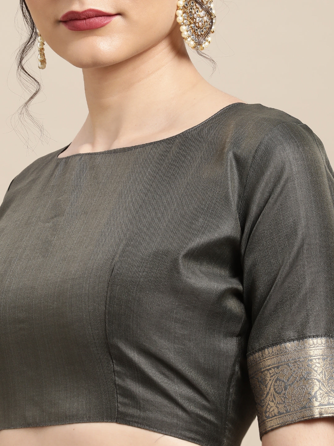 Women's Silk Blend Grey Woven Design Woven saree With Blouse Piece