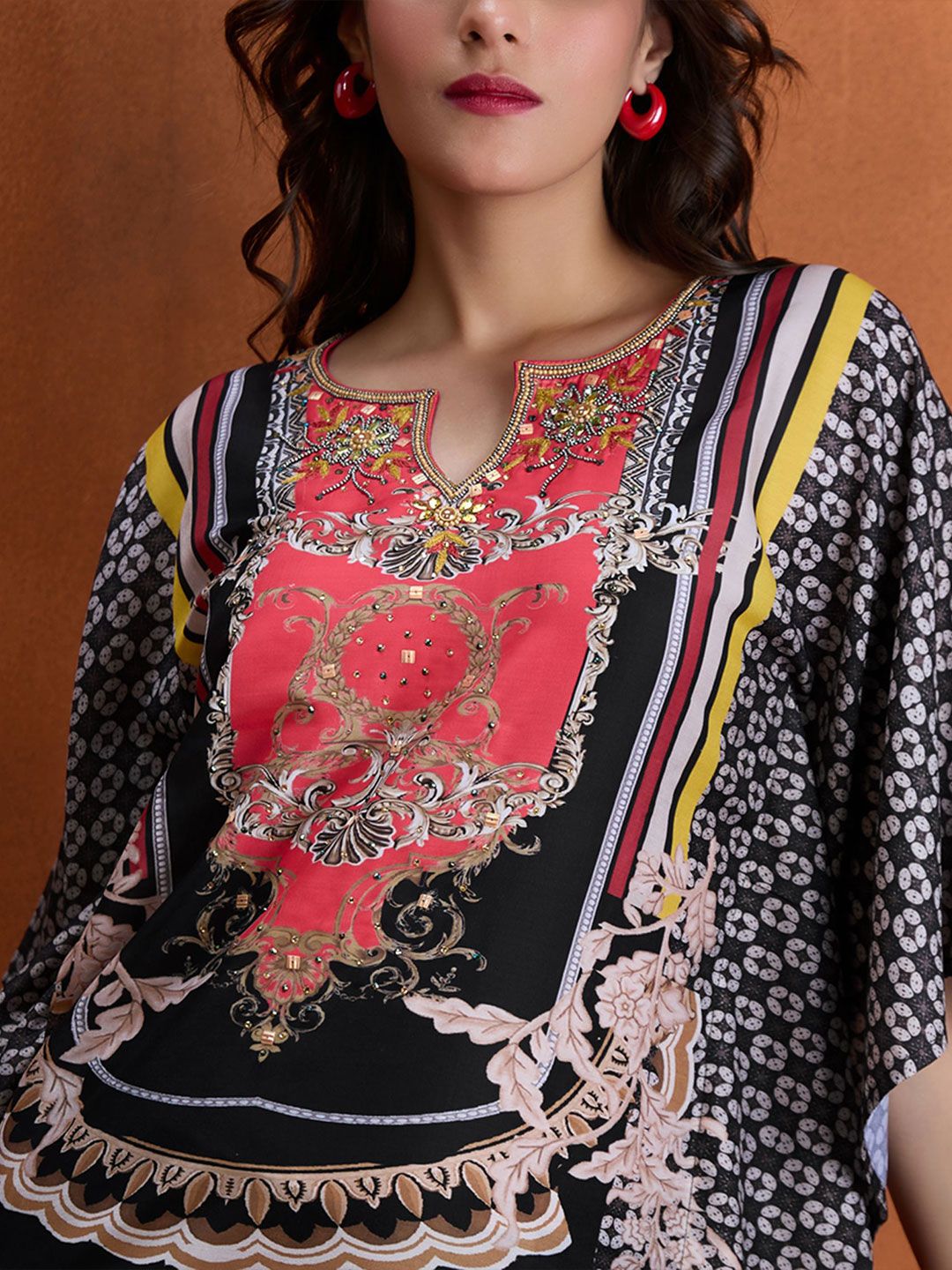 Dhiyona WP Ethnic Motifs Printed Notch Neck Beads and Stones Kaftan Kurta Wiith Trousers