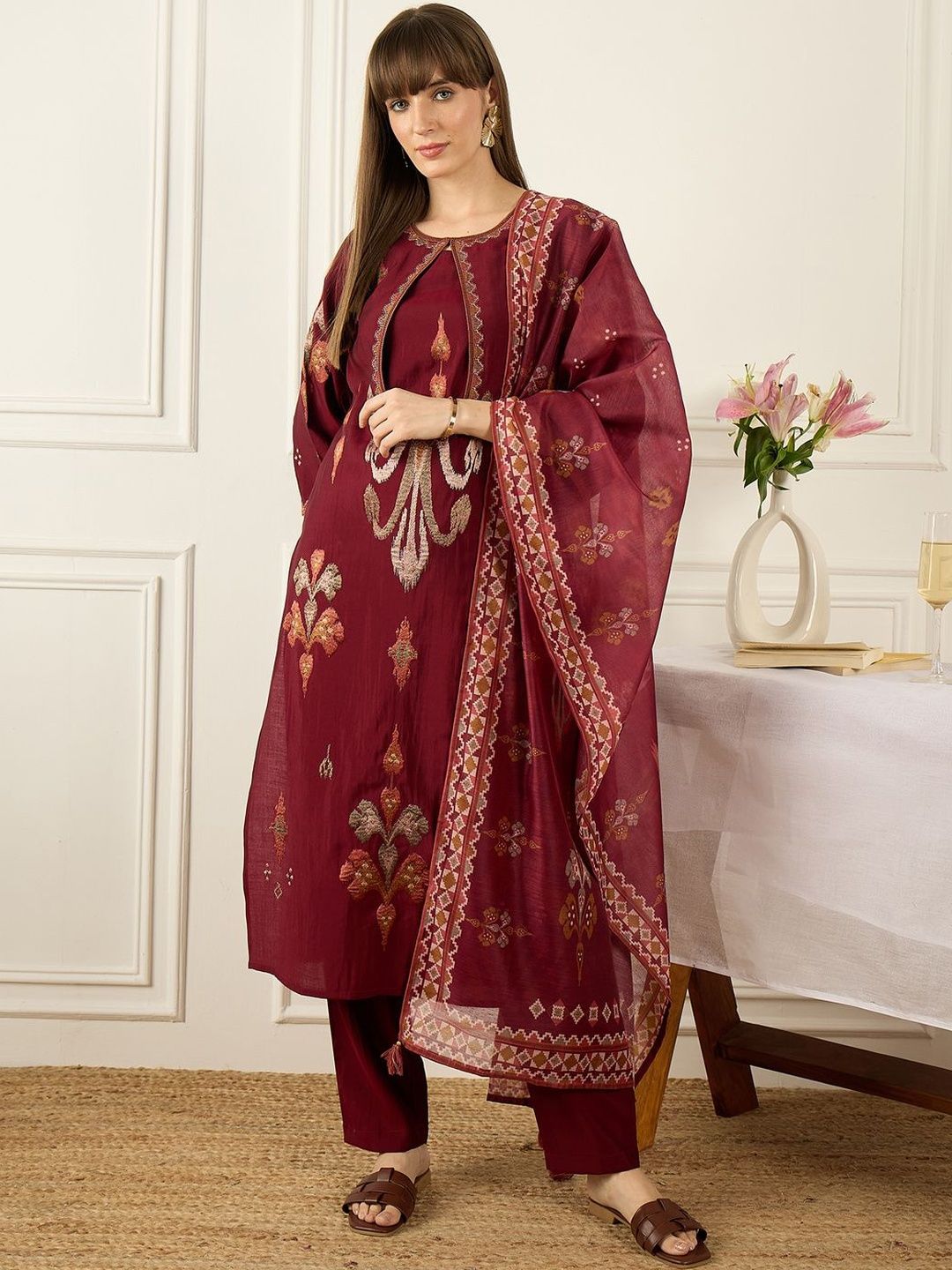 Dhiyona IE Ethnic Motifs Embroidered Round Neck Thread Work Kurta With Trousers & Dupatta
