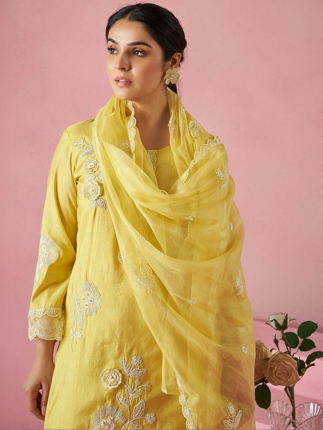 Women Floral Embroidered Regular Thread Work Kurta with Trousers & With Dupatta