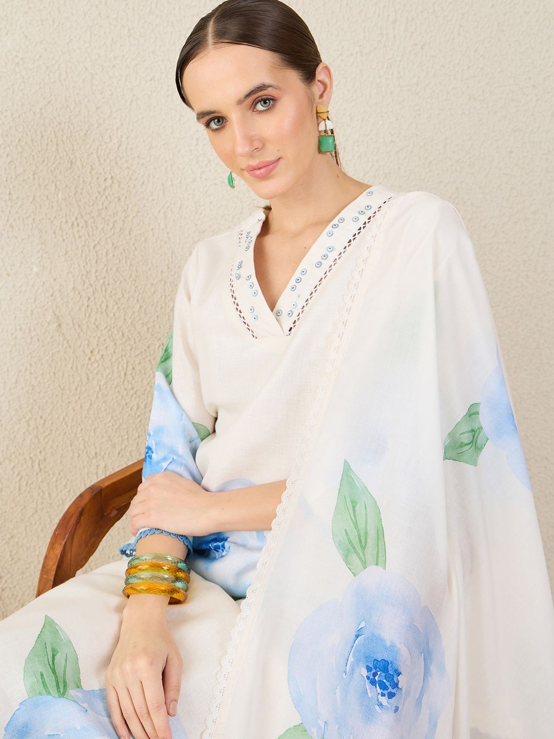 Women Floral Printed Regular Thread Work Linen Kurta with Trousers & With Dupatta