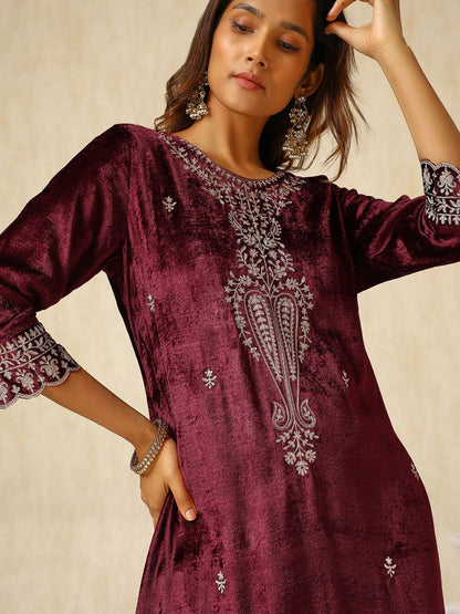 Dhiyona SO Women's Floral Embroidered Straight Velvet Kurta with Trousers