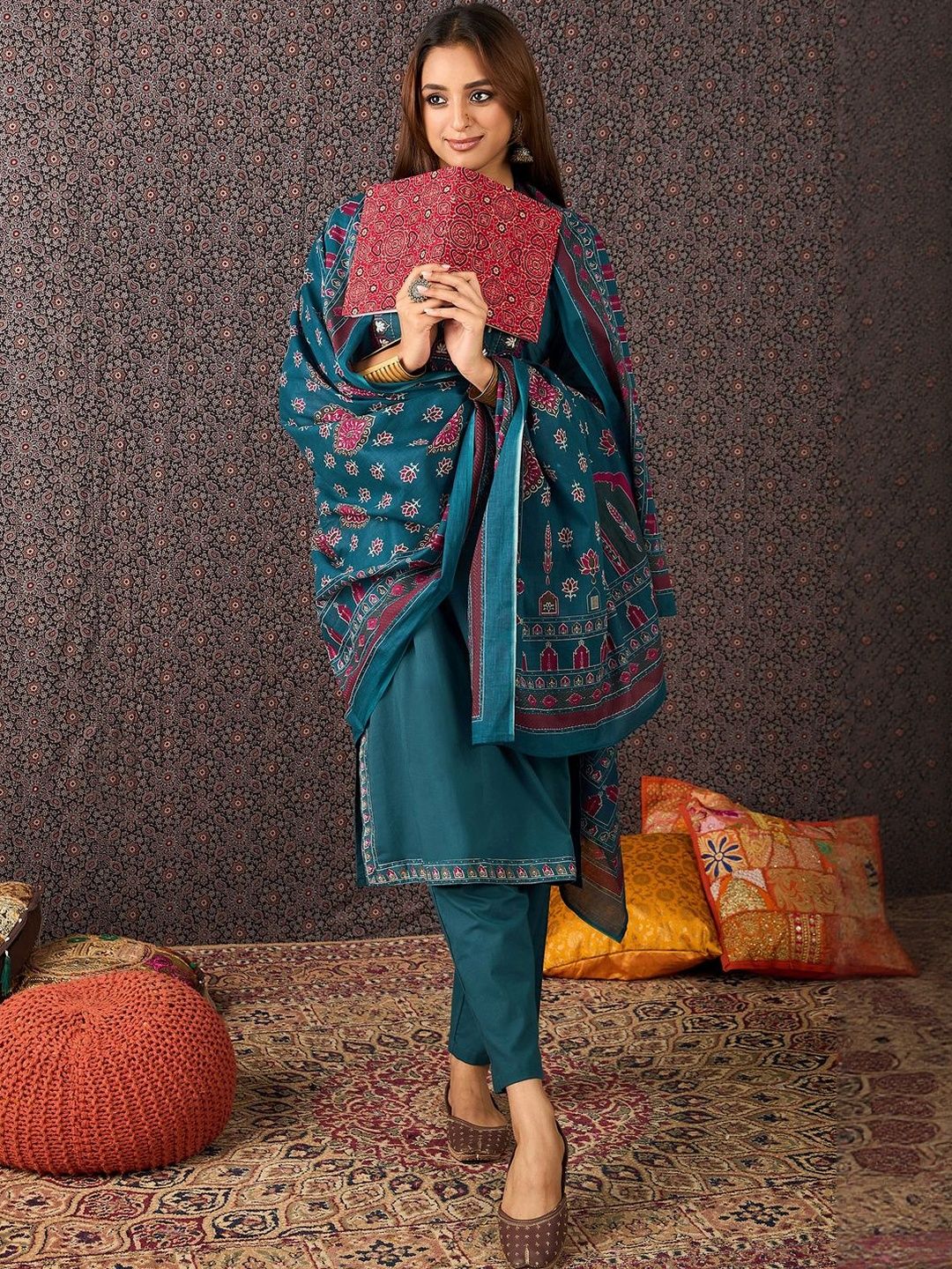 Dhiyona IE Women Embroidered Regular Thread Work Pure Cotton Kurta with Trousers & Dupatta