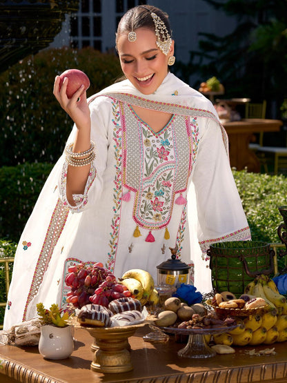 Women Floral Embroidered Regular Kurta with Trousers & With Dupatta