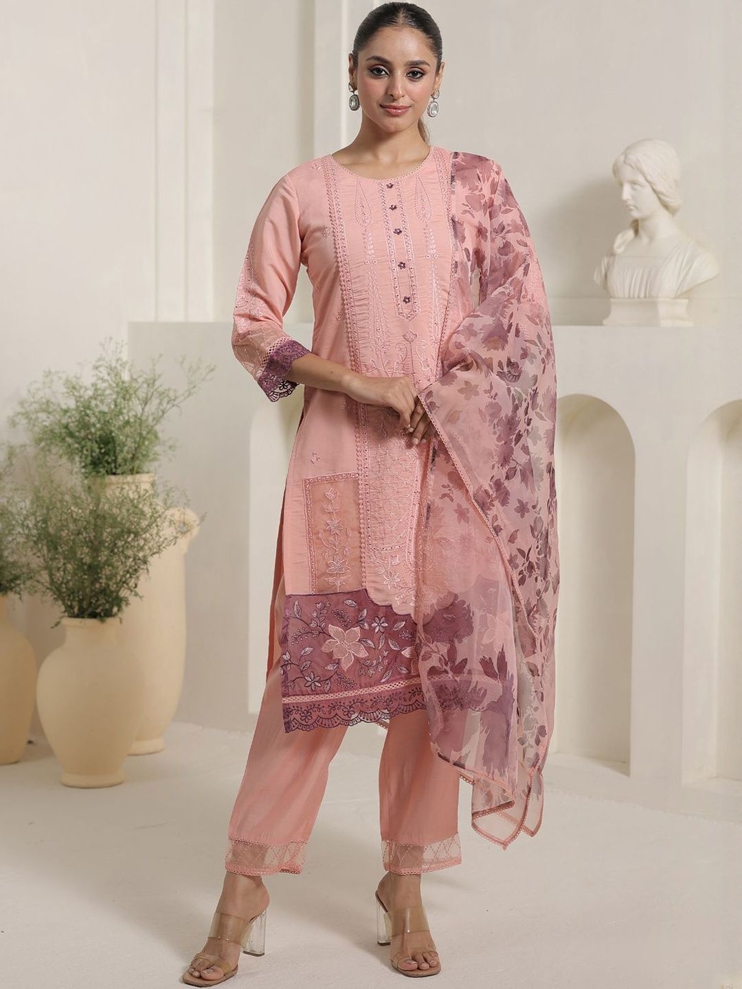 Women Floral Embroidered Regular Thread Work Kurta with Trousers & With Dupatta