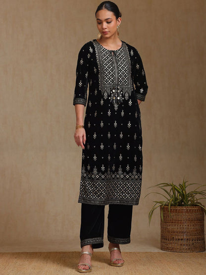 Dhiyona SO Women's Ethnic Motifs Embroidered Thread Work Velvet Kurta With Palazzo & Dupatta