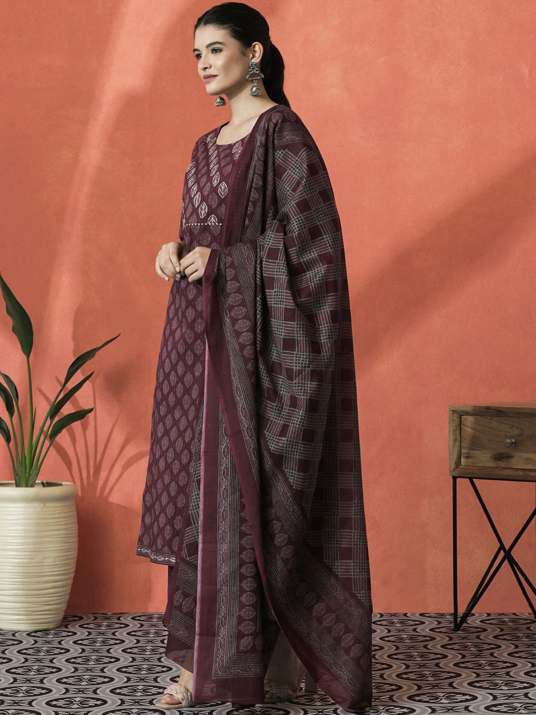 Dhiyona SN Women's Floral Printed Gotta Patti Pure Cotton Straight Kurta With Trouser And Dupatta
