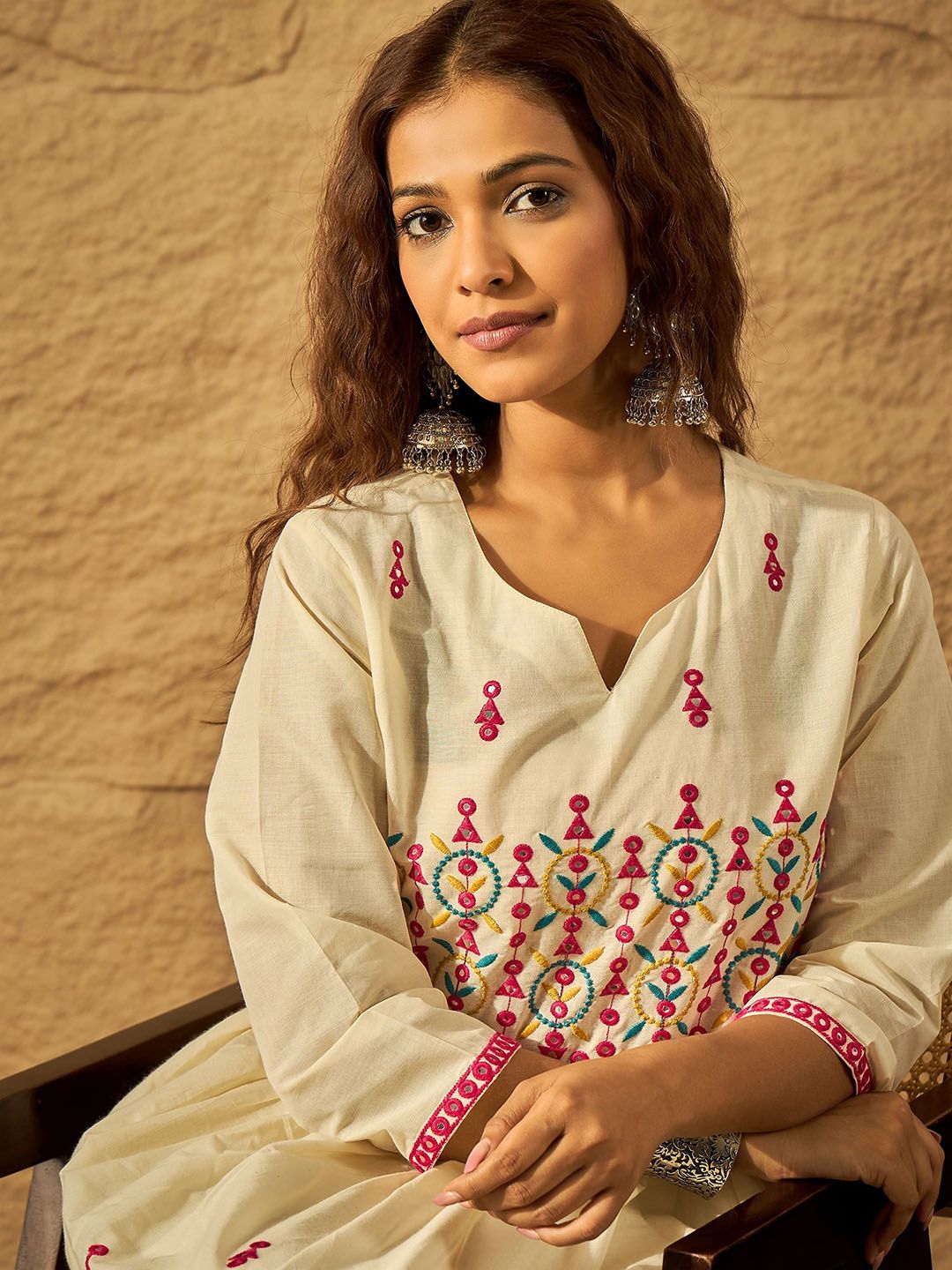 Dhiyona PD Women Women Floral Embroidered Cotton Kurta with Trousers
