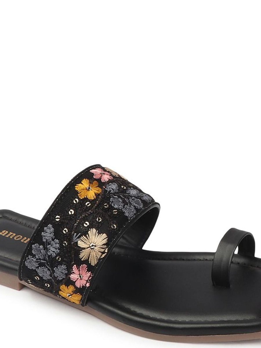 Dhiyona AK Women Embroidered One Toe Flats
