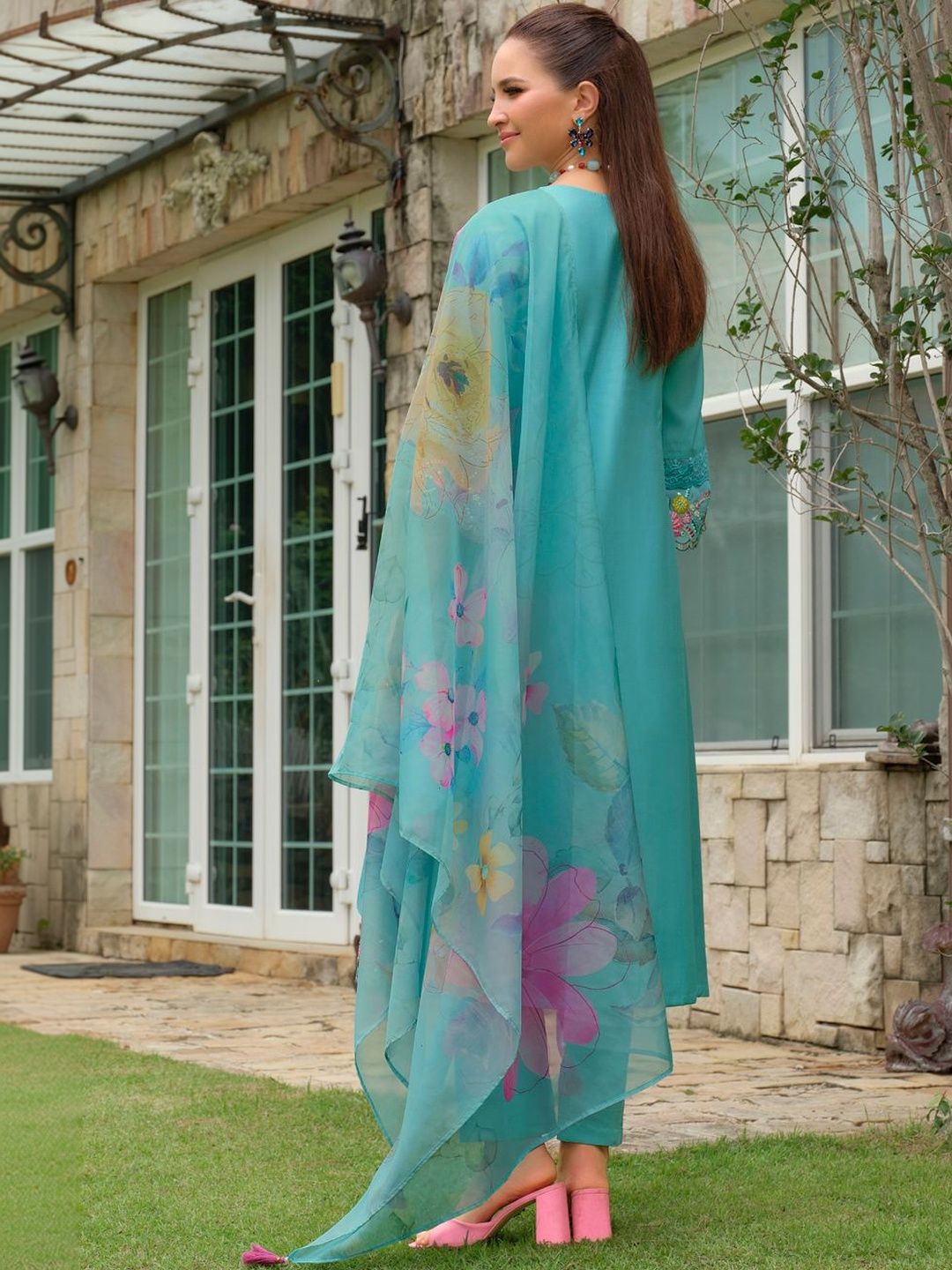 Women Floral Embroidered Regular Thread Work Kurta with Trousers & With Dupatta