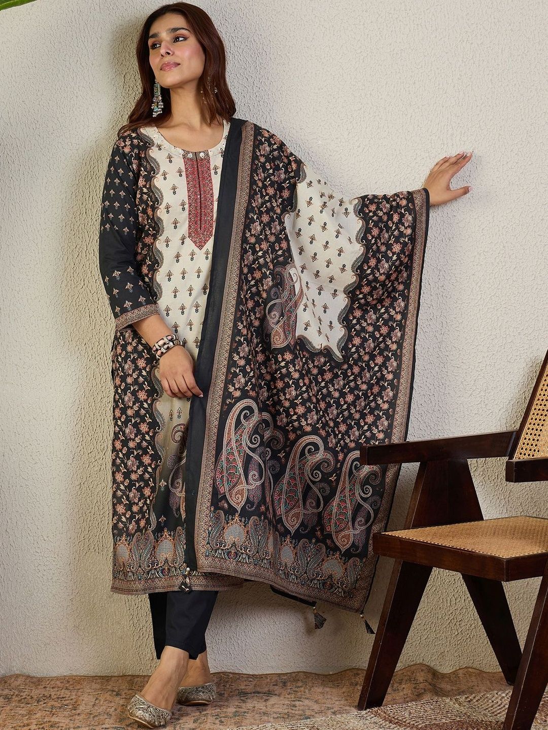 Ethnic Motifs Printed Round Neck Thread Work Pure Cotton Kurta Trousers & Dupatta