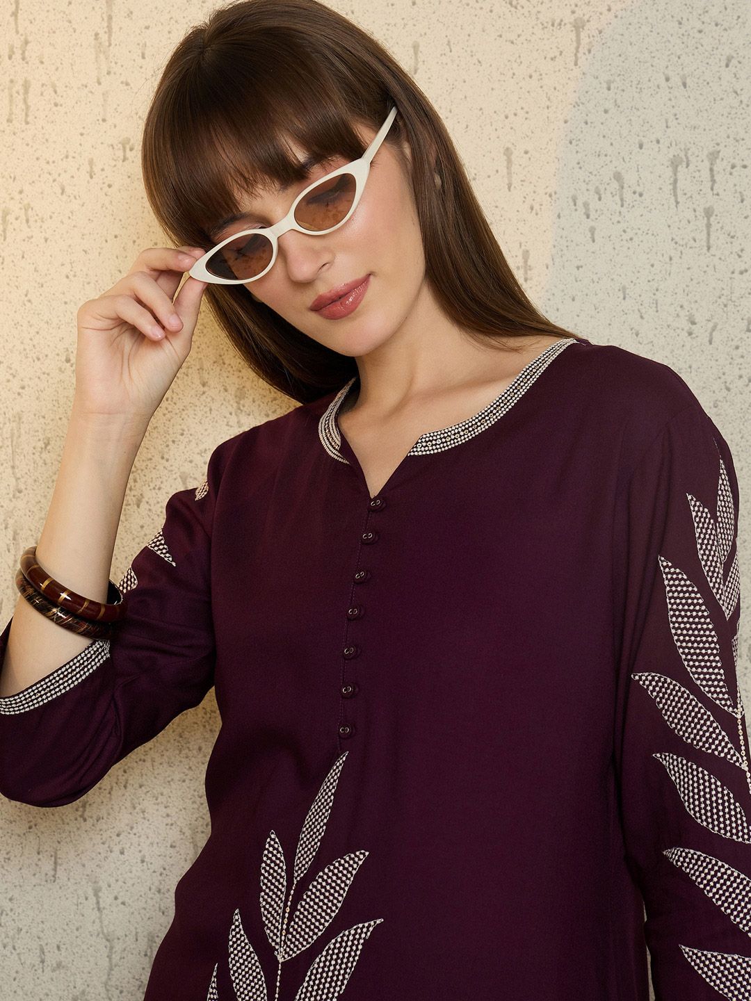 Women Floral Embroidered Regular Thread Work Kurta with Trousers