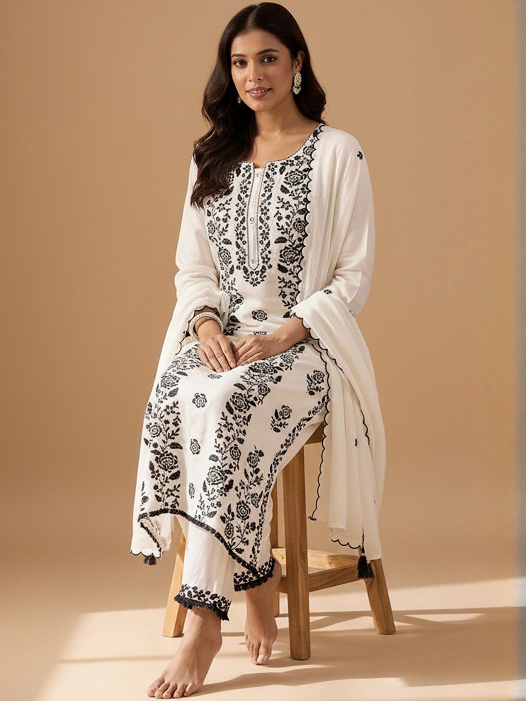 Ethnic Motifs Embroidered Regular Thread Work Kurta With Trousers & Dupatta