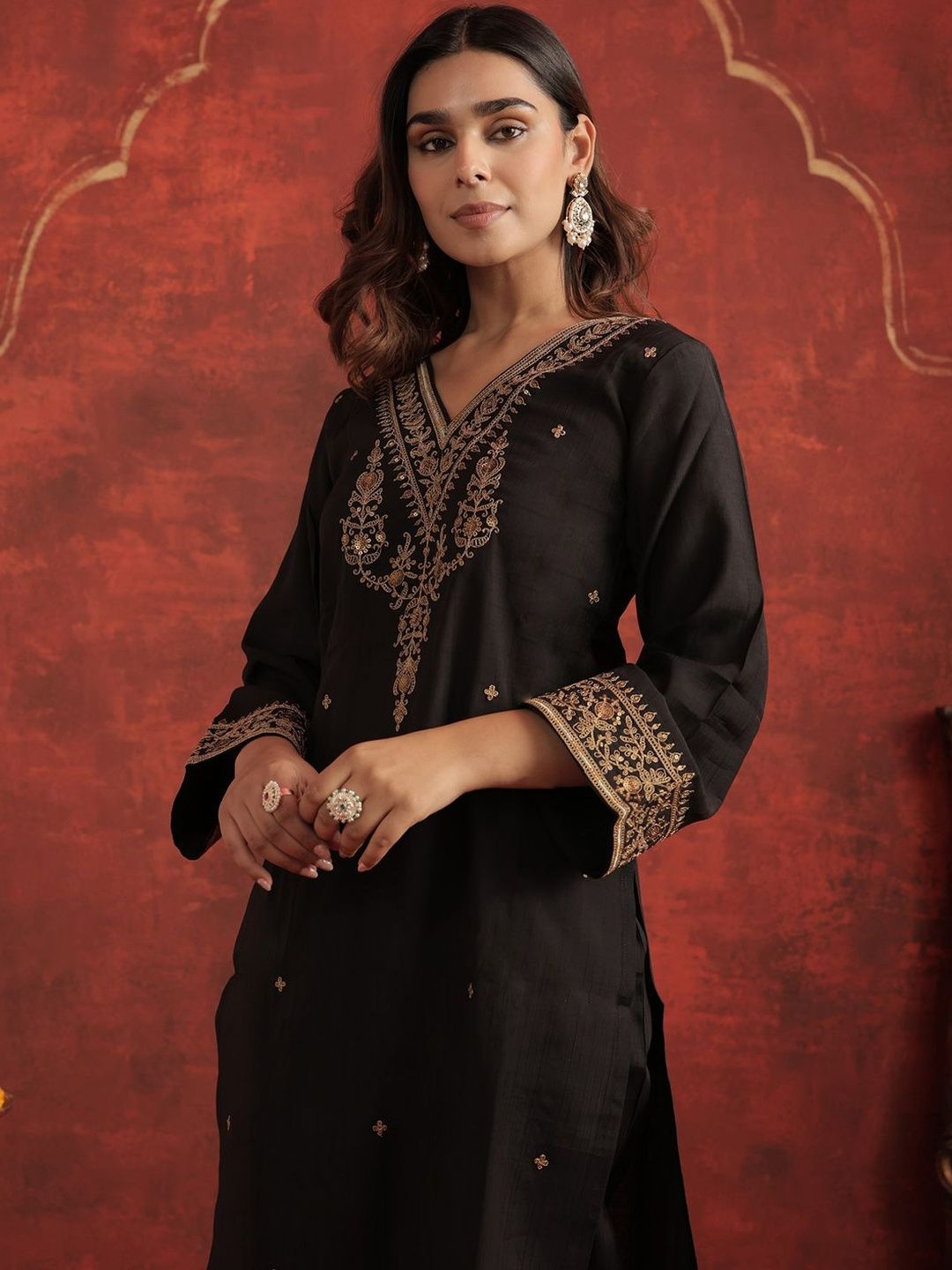 Women Ethnic Motifs Embroidered Regular Thread Work Liva Kurta with Trousers