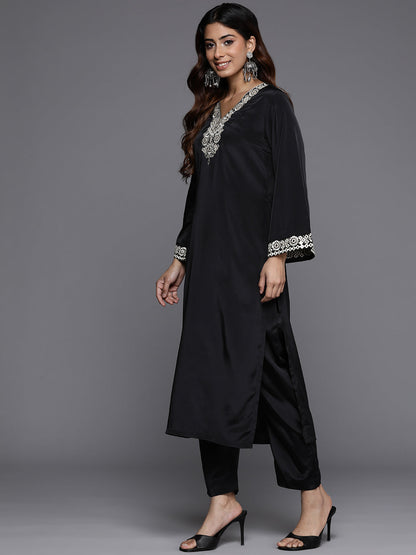 Dhiyona VR Women's Black Mirror Embroidered Kurta Set