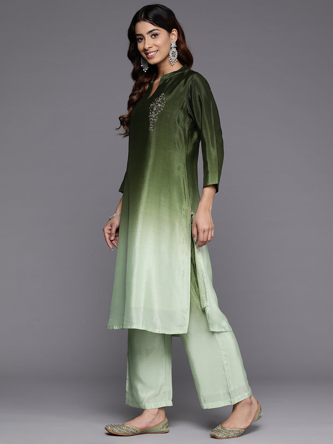 Dhiyona VR Women's Mandarin Collar Placement Embroidered Kurta Paired With Tonal Bottom