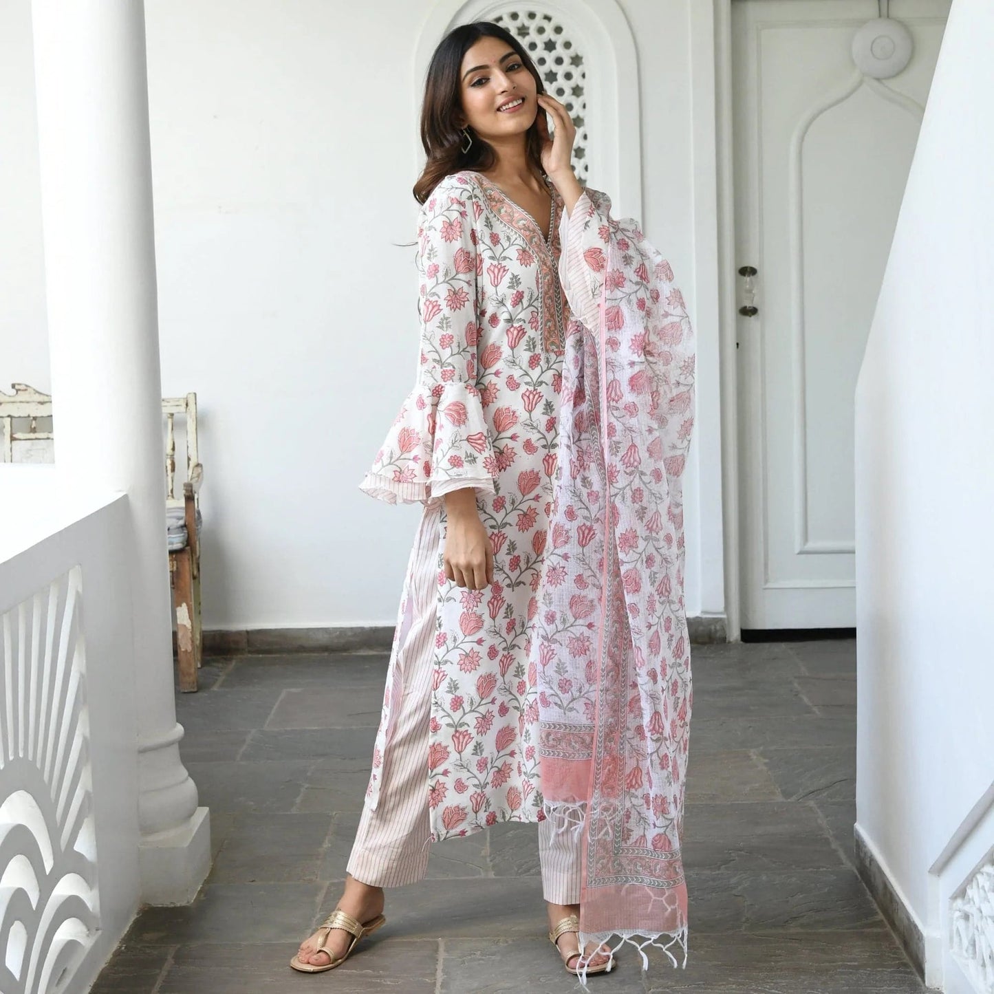 Women White Floral Print Pure Cotton Kurta And Pant Set