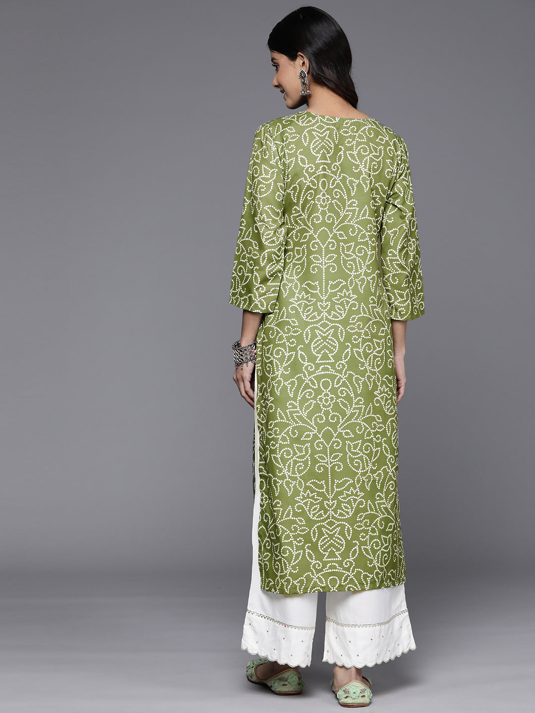 Dhiyona VR Women's Olive Bhandhani Print Gota Yoke Embroidered Kurta With Round Neck And With Tassel Detailings