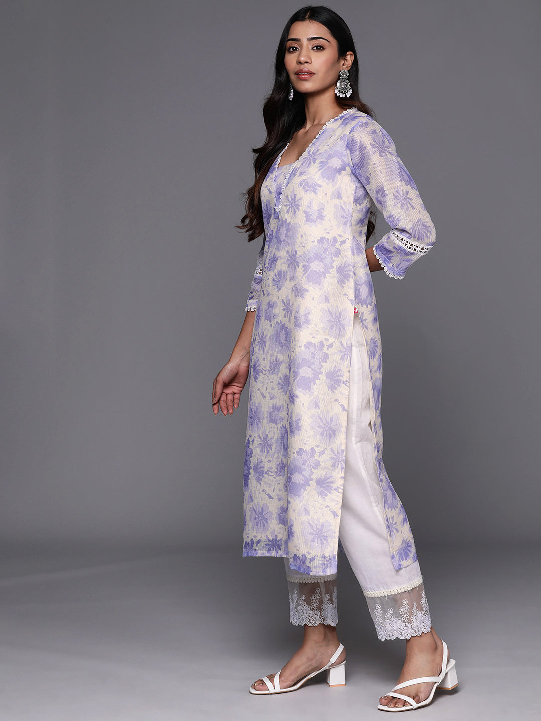 Dhiyona VR Women's Lavender Floral Printed V- Neck Three Quarter Sleeve Straight Kurta