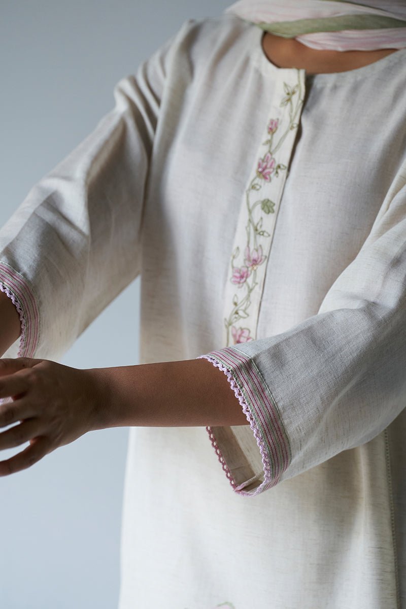 Women's Cream and Beige Woven Kurta Suit Set With Chiffon Printed Dupatta