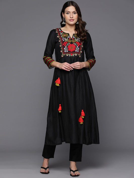 Dhiyona IE Women Floral Embroidered Regular Thread Work Liva Kurta with Trousers