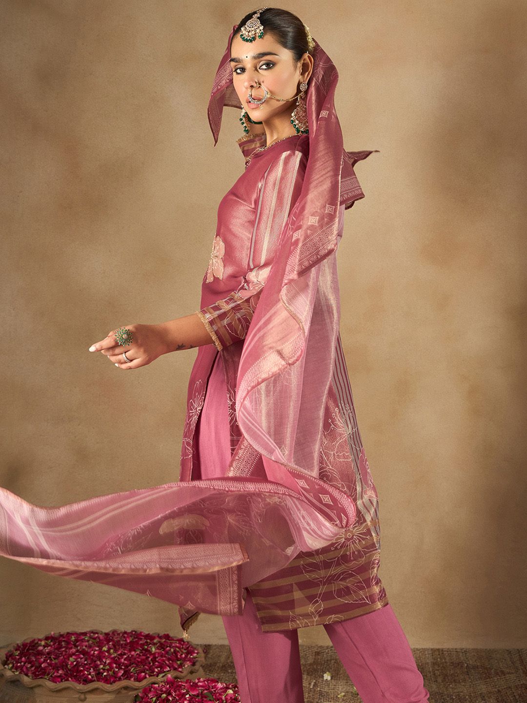 Dhiyona IE Women Floral Printed Regular Kurta with Trousers & With Dupatta