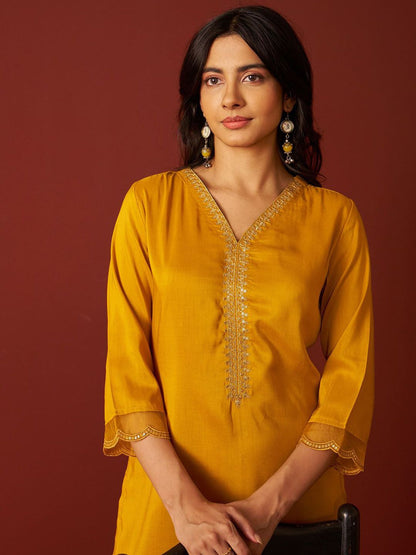 Dhiyona IE Women Floral Embroidered Kurta with Trousers & Dupatta