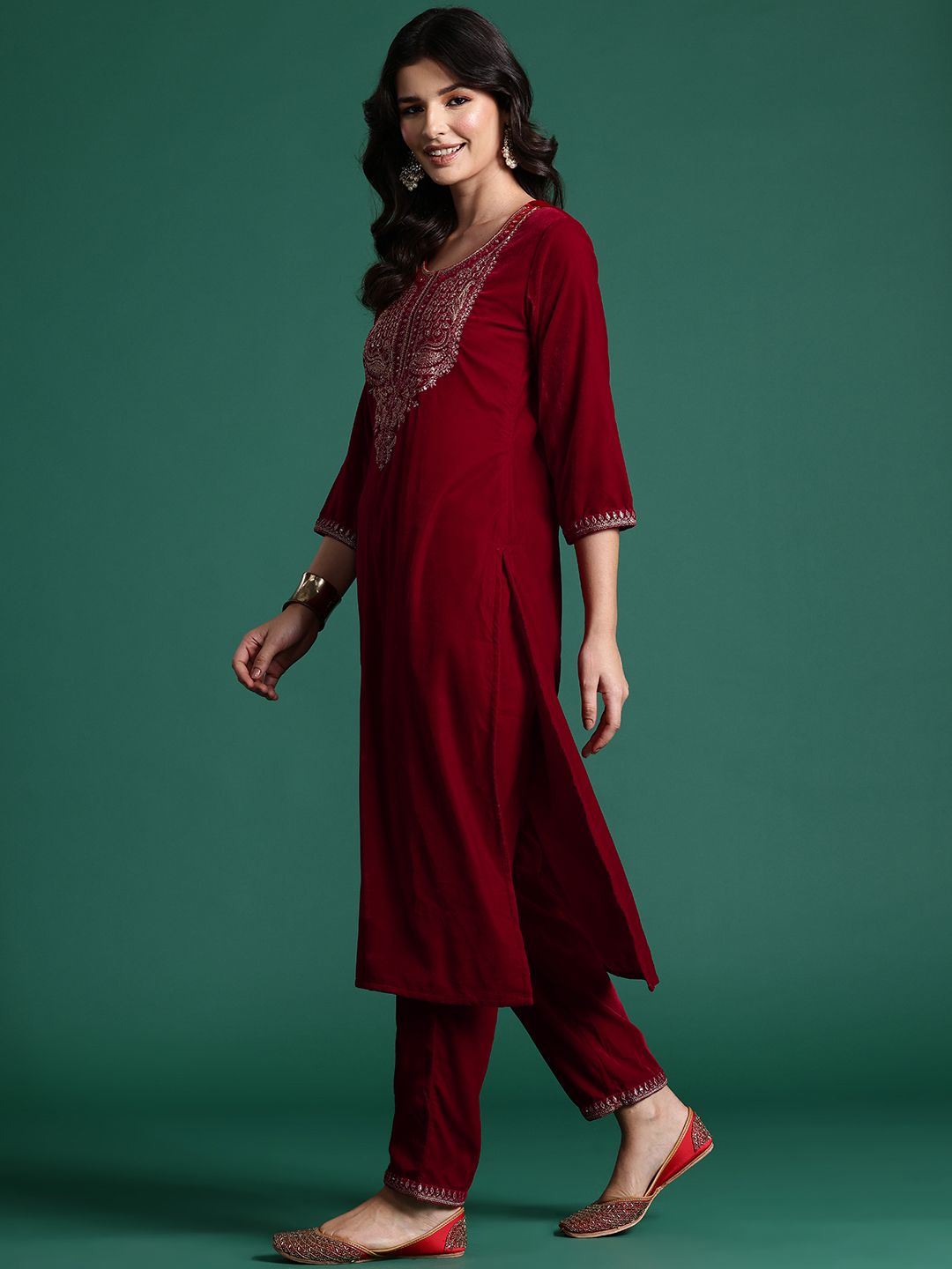 Dhiyona IE Ethnic Motifs Embroidered Zari Velvet Kurta with Trousers & With Dupatta