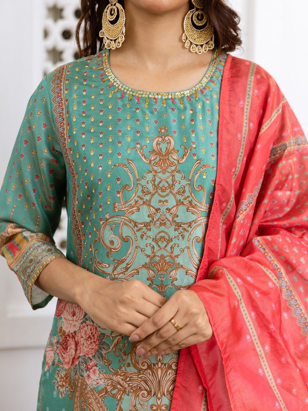 Women Floral Printed Regular Beads and Stones Kurta with Trousers & With Dupatta