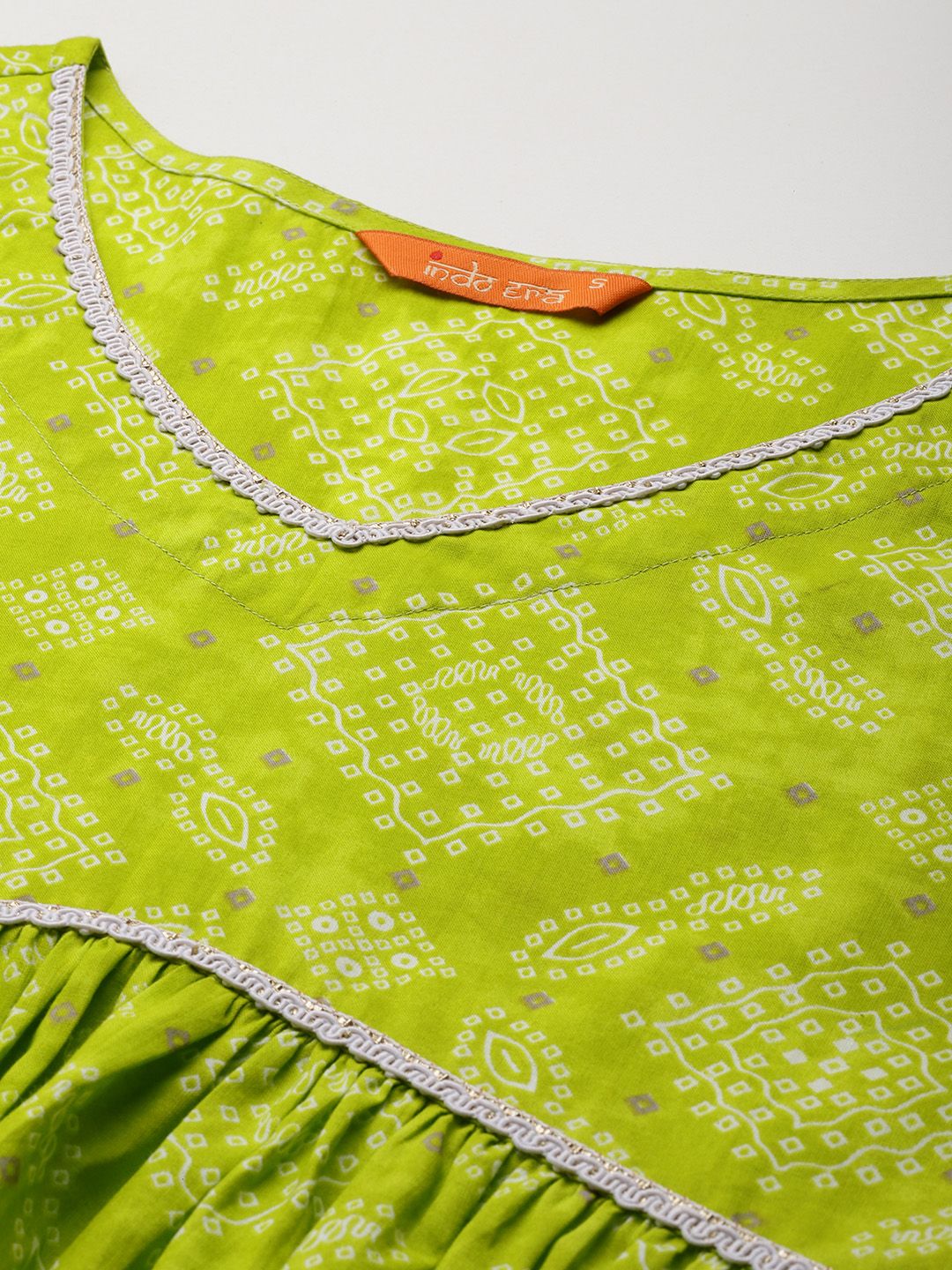 Dhiyona IE Women Bandhani Printed Empire Thread Work Pure Cotton Kurta with Trousers & With Dupatta