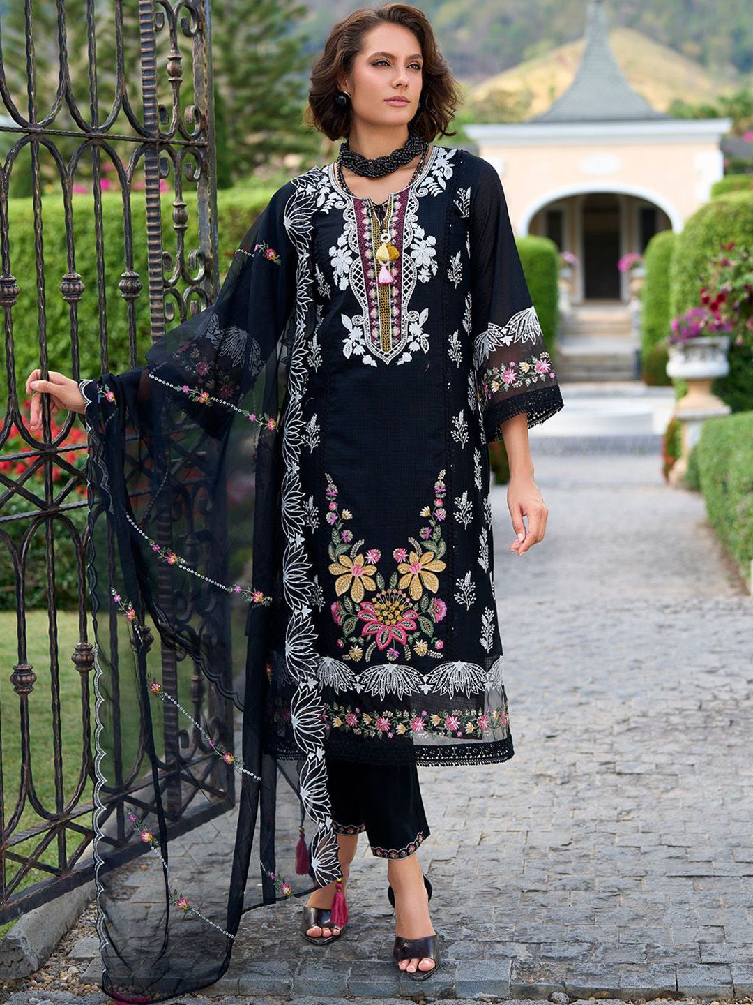 Ethnic Motifs Embroidered Thread Work Pure Cotton Kurta with Trousers & Dupatta