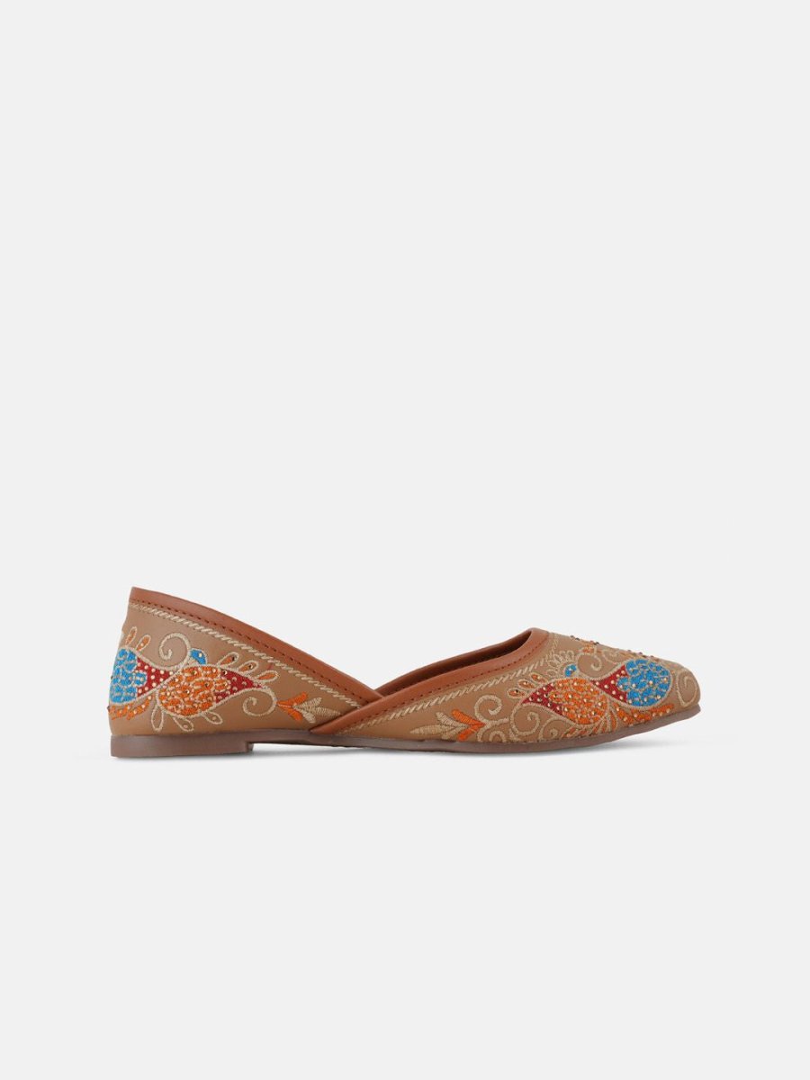 Dhiyona AK Embellished Mojaris
