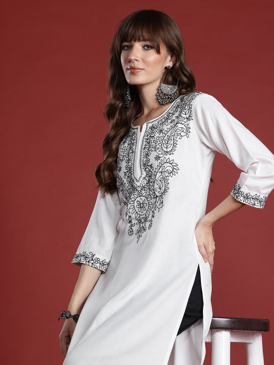 Dhiyona IE Women Floral Embroidered Thread Work Kurta