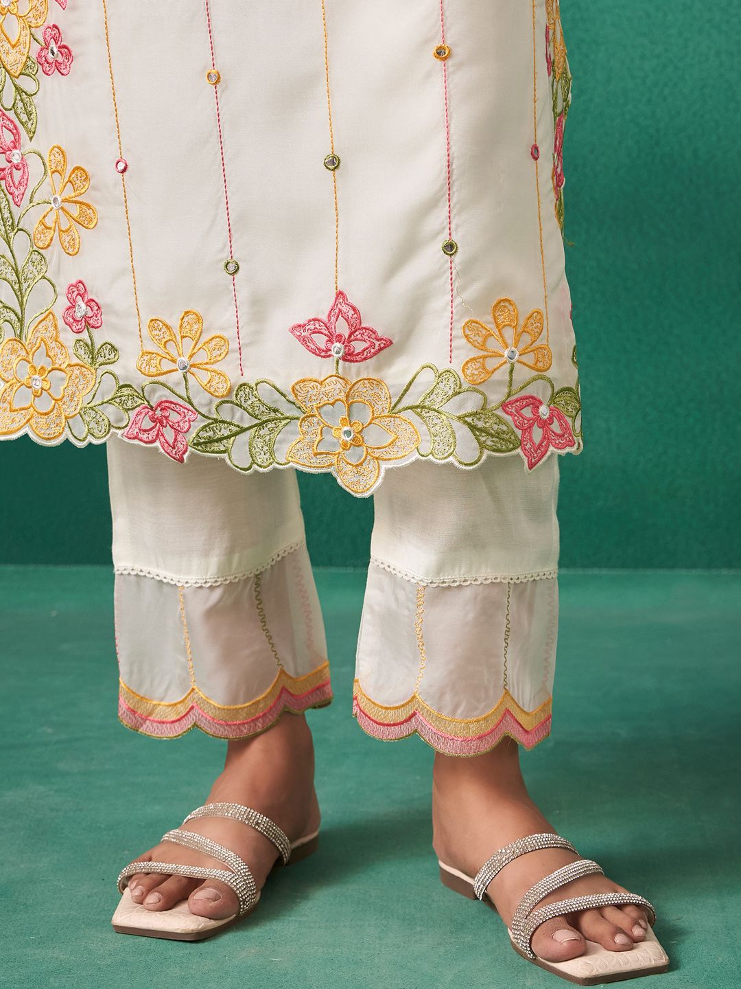 Women Floral Embroidered Regular Mirror Work Kurta with Trousers & Dupatta