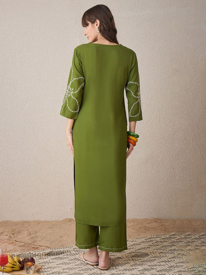 Floral Embroidered V-Neck Thread Work Straight Kurta With Trouser