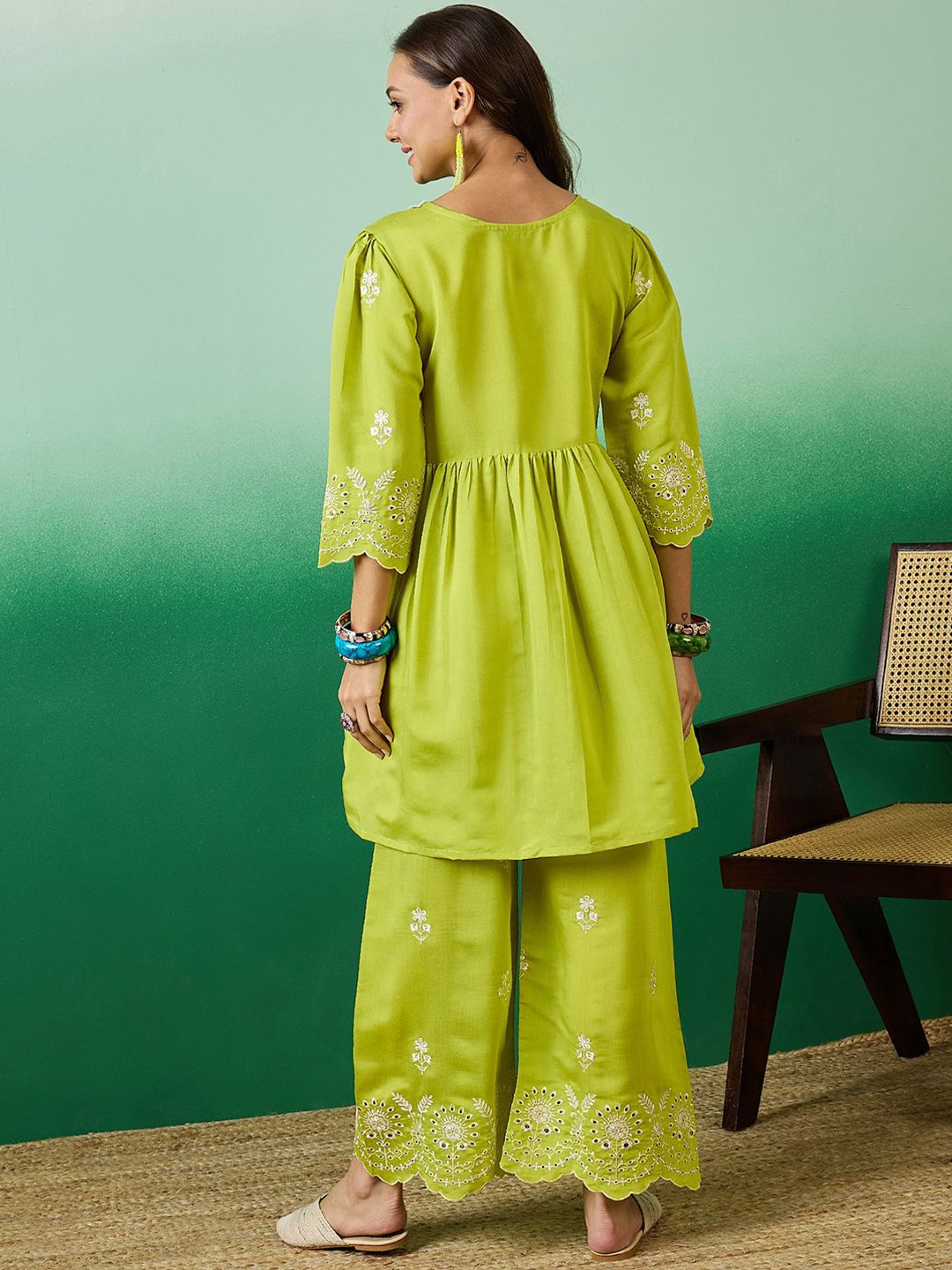 Dhiyona SN Women's Floral Embroidered V-Neck Kurti With Palazzo