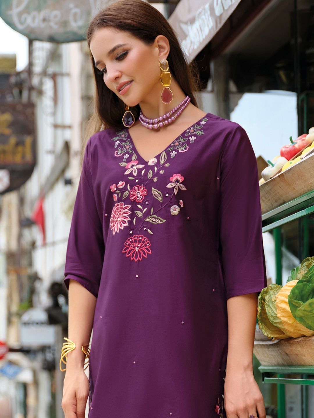Women Floral Embroidered Regular Thread Work Liva Kurta with Trousers & With Dupatta