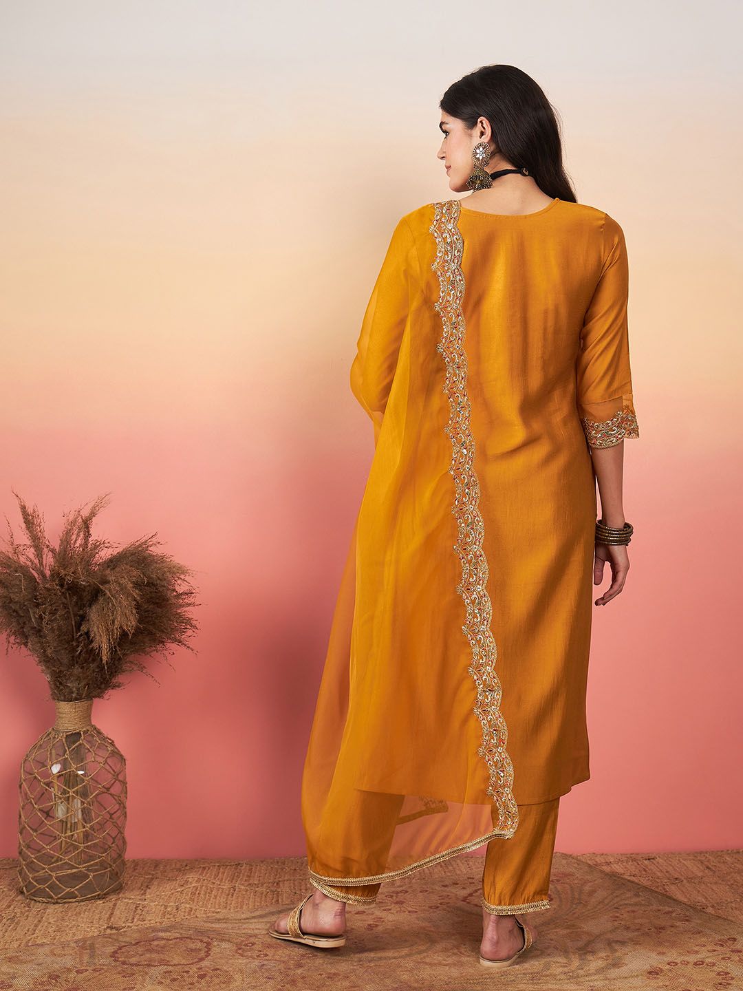 Dhiyona IE Floral Embroidered Regular Kurta WithTrousers & With Dupatta