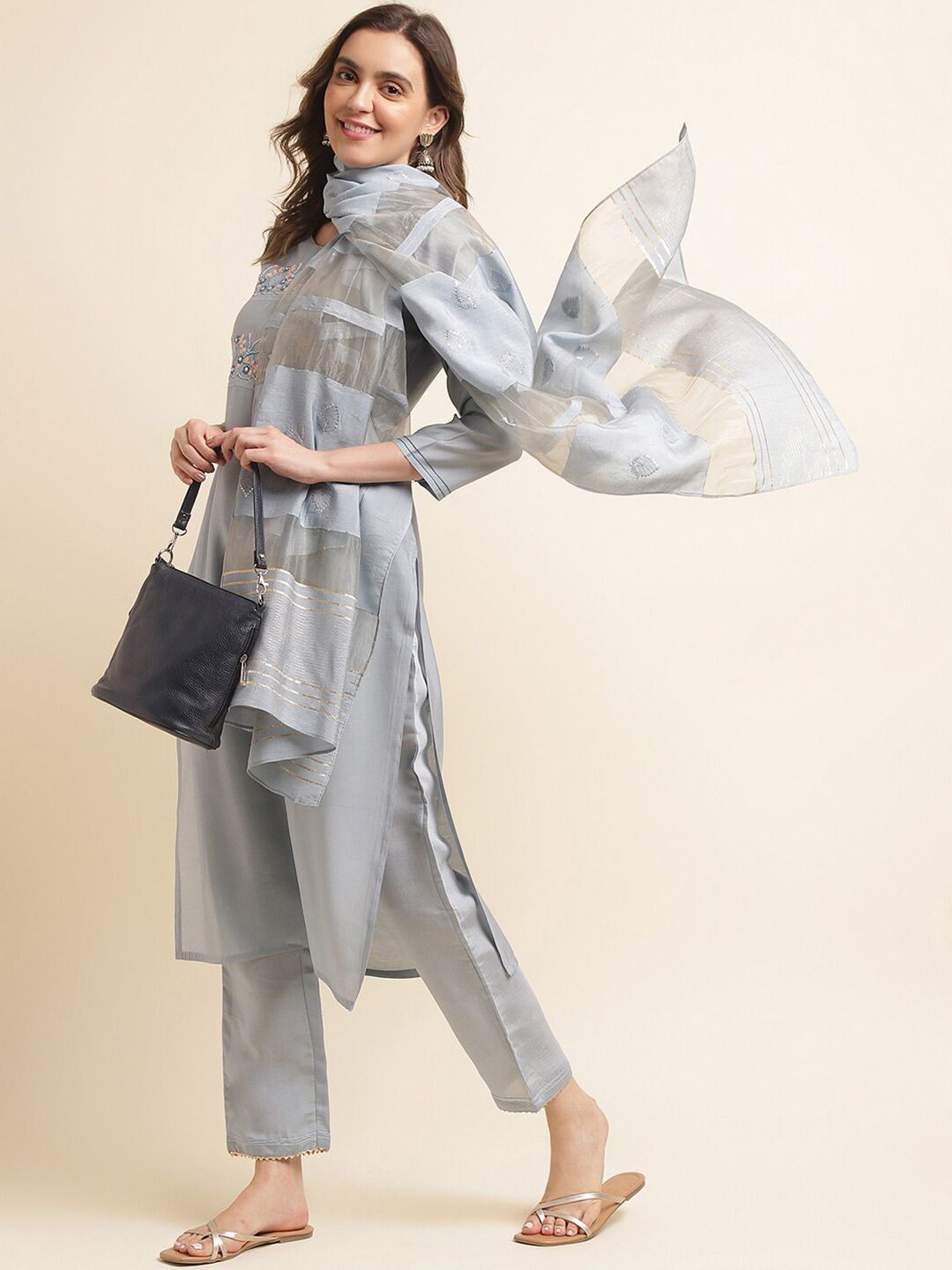 Dhiyona PD Women Yoke Design Straight Kurta & Trouser With Dupatta