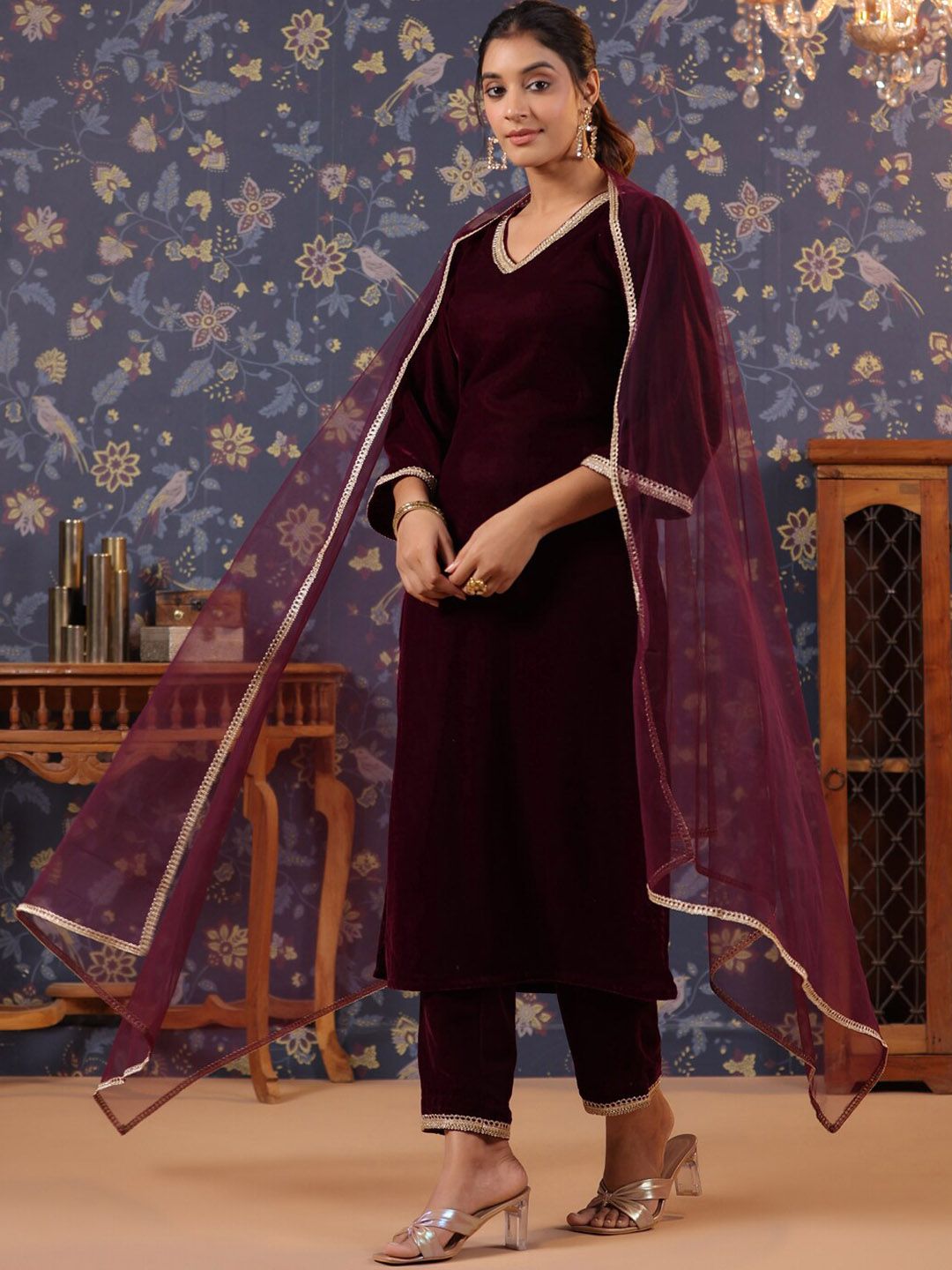 Dhiyona PD Women V-Neck Straight Velvet Kurta & Trousers With Dupatta