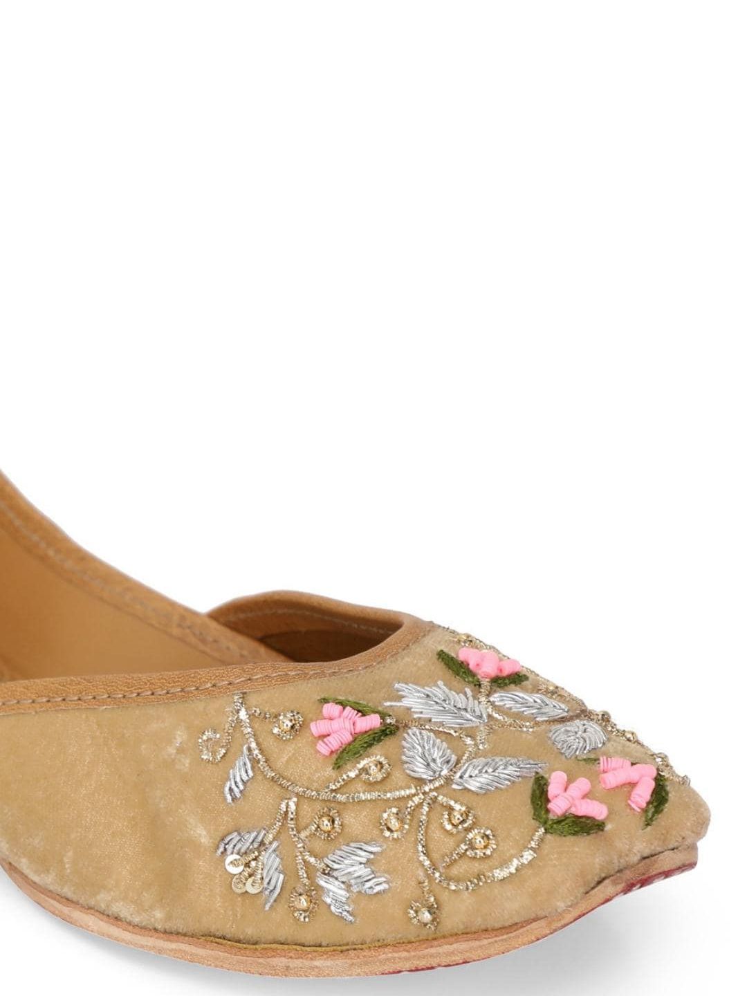 Dhiyona HOP Embroidered Velvet Ethnic Mojaris