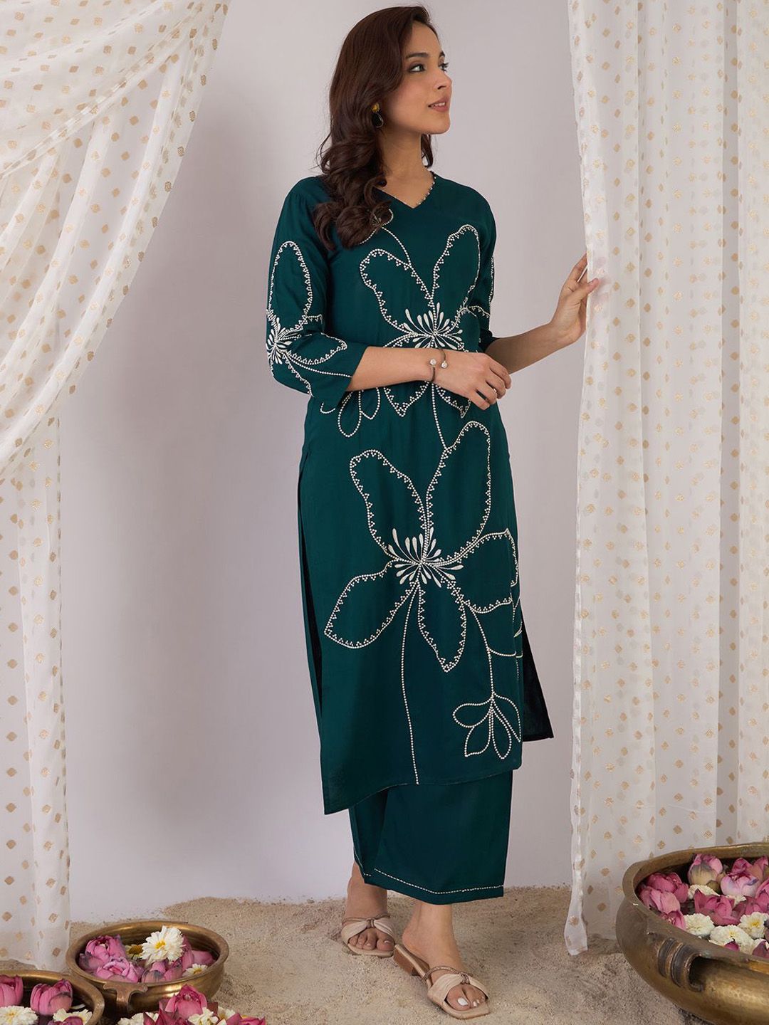 Dhiyona IE Women Floral Embroidered Regular Thread Work Kurta with Palazzos