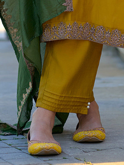 Ethnic Motifs Embroidered Regular Thread Work Straight Kurta Set