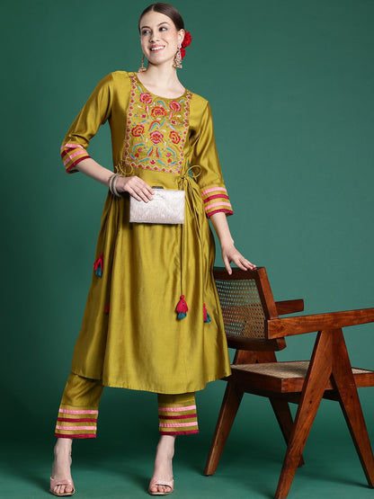 Floral Yoke Design Thread Work Liva Kurta With Trousers