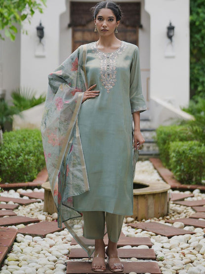 Women Ethnic Motifs Embroidered Thread Work Kurta Trousers With Printed Dupatta
