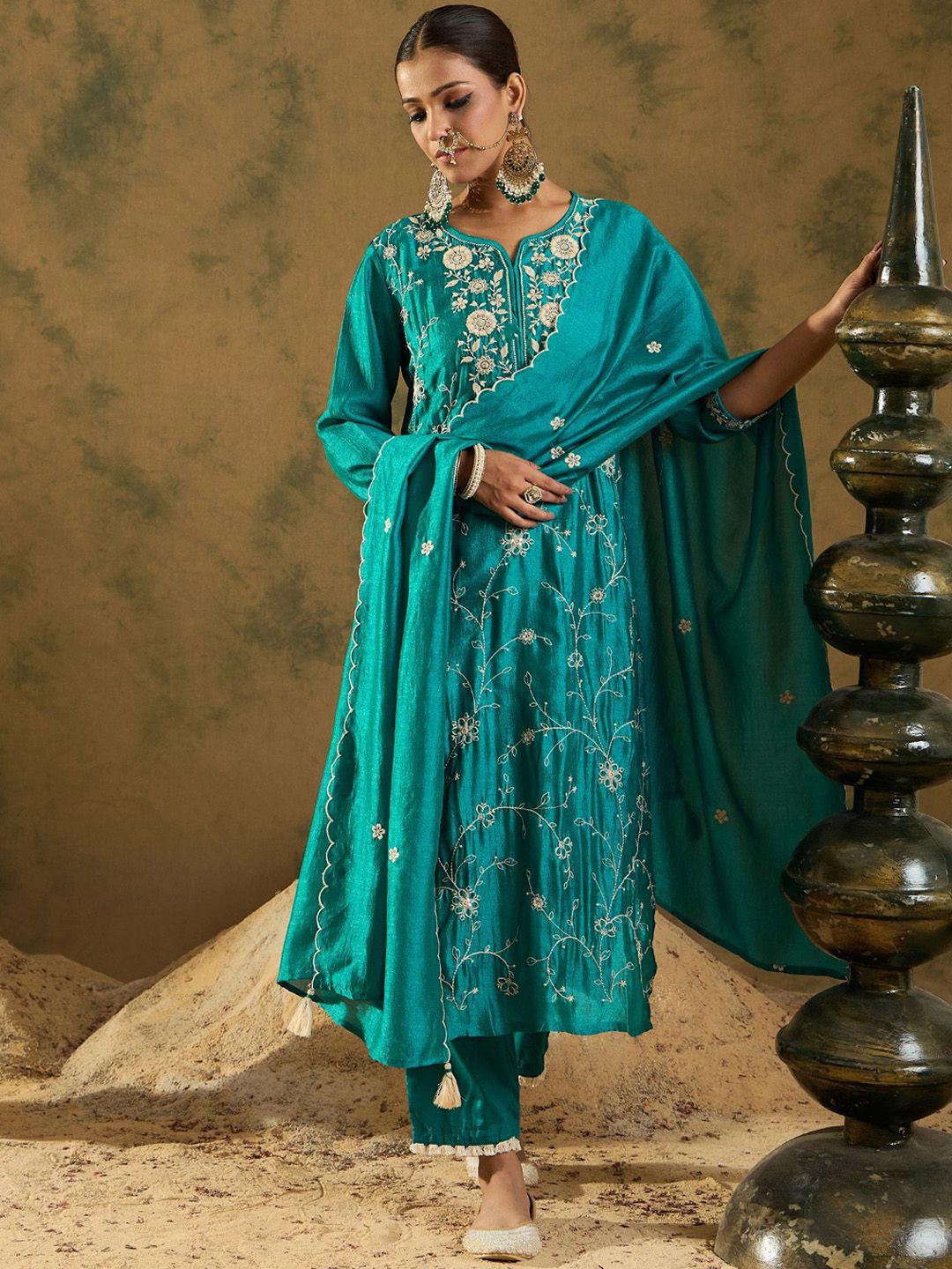 Dhiyona IE Women Ethnic Motifs Embroidered Regular Thread Work Kurta with Trousers & With Dupatta