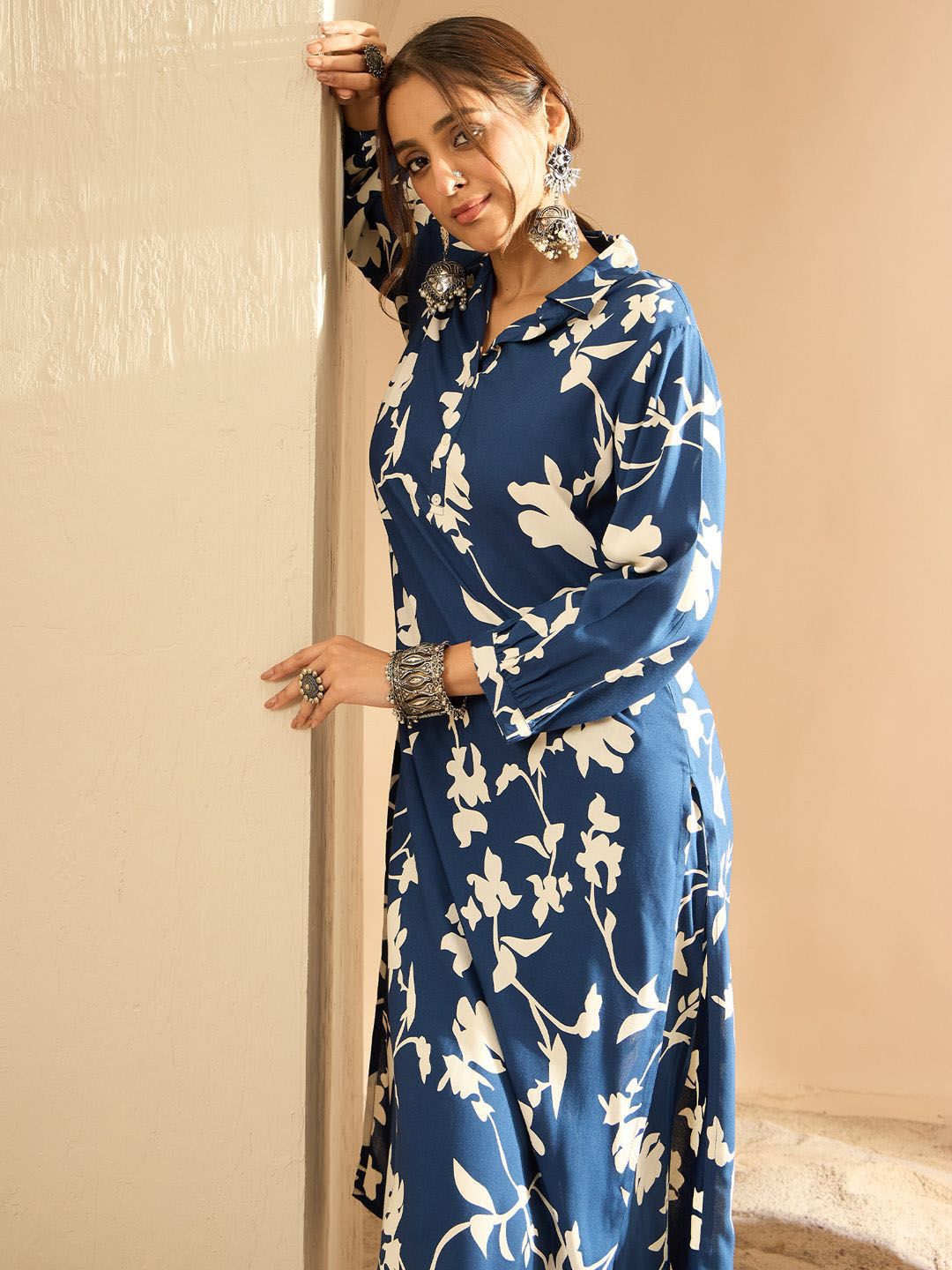 Dhiyona IE Women Floral Printed Regular Kurta with Trousers