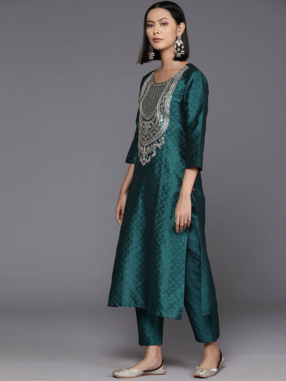 Dhiyona VA Women'sYoke Design Sequinned Straight Kurta & Trousers With Dupatta