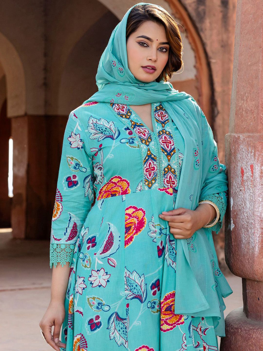 Dhiyona IE Women Floral Printed Beads and Stones Pure Cotton Kurta with Trousers & Dupatta