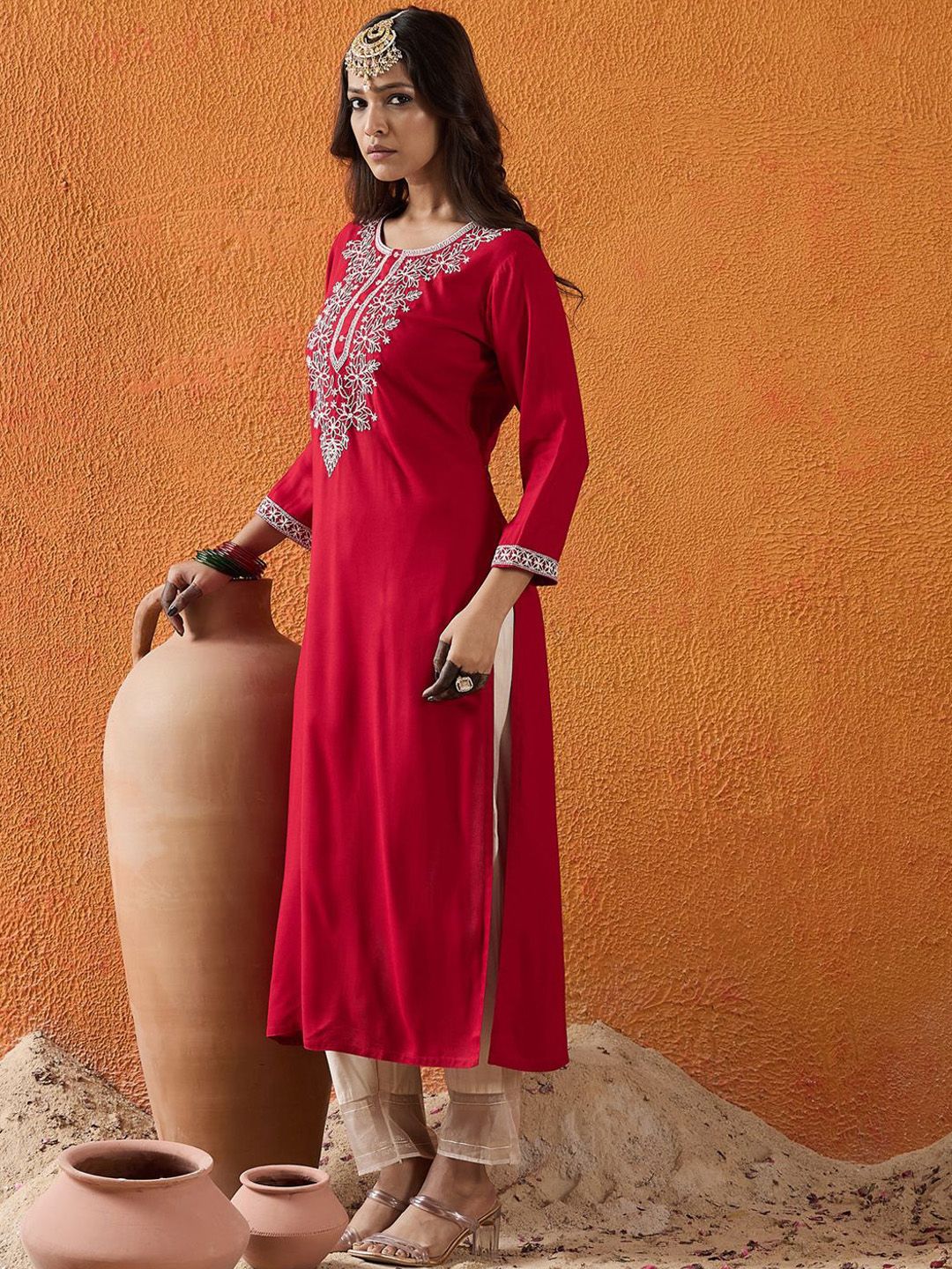 Dhiyona IE Floral Embroidered Thread Work Straight Kurta